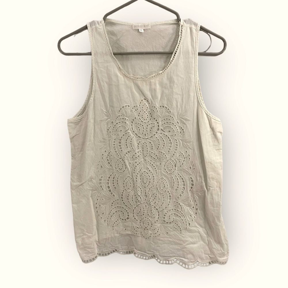 Thyme and Honey Women’s Sleeveless‎ Blouse Size M